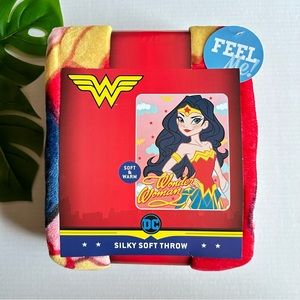Wonder Woman Silky Soft Throw NEW